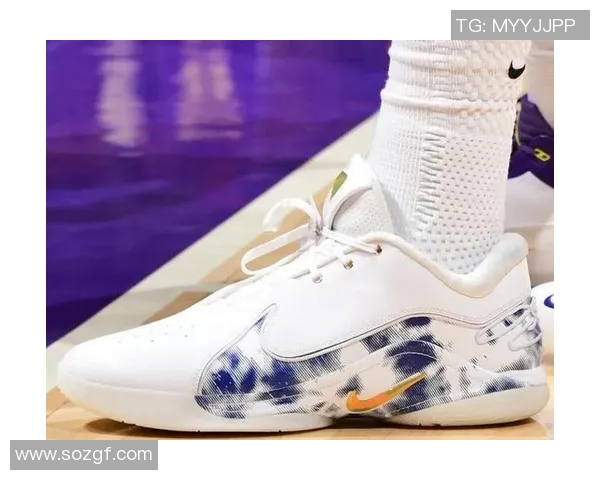 足坛巨星最新上脚战靴曝光彰显个人风格与球场表现力